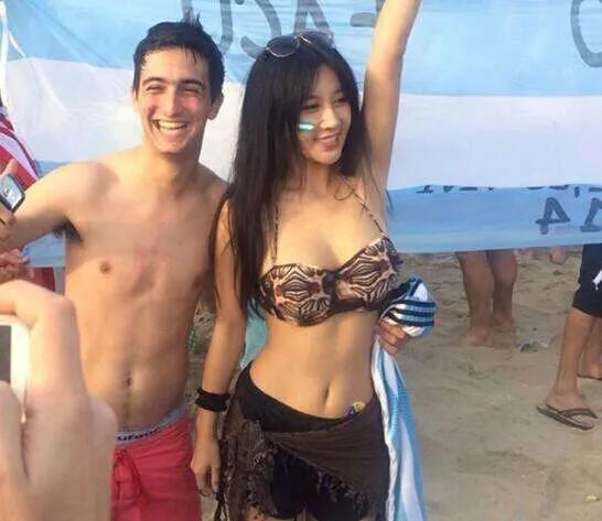 中国最火的足球宝贝樊玲,世界杯樊玲一夜爆红