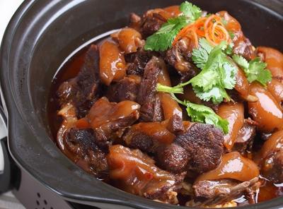 正宗脆皮狗肉鲜香脆嫩,红烧狗肉肉嫩味香令人回味无穷