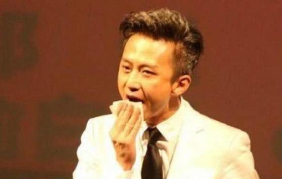 求婚迪丽热巴男子,神秘男子现场向迪丽热巴求婚