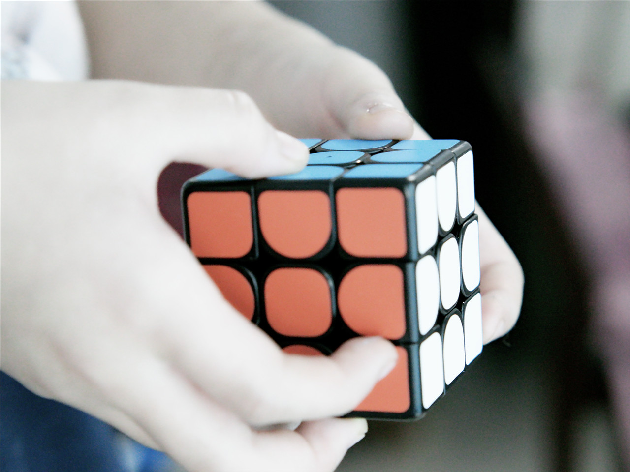 「超逸酷玩」利用手机轻松玩转GiiKER记客超级魔方