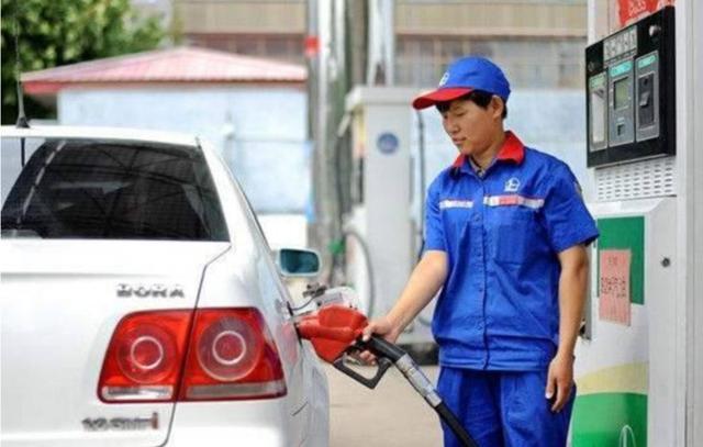 油箱打开为啥“回气”?加燃油宝有用吗?