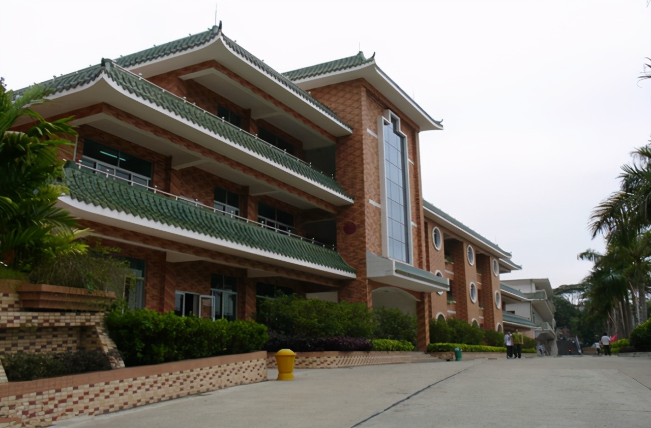 广东能考公务员的专科院校,适合考公务员的广东民办本科学校