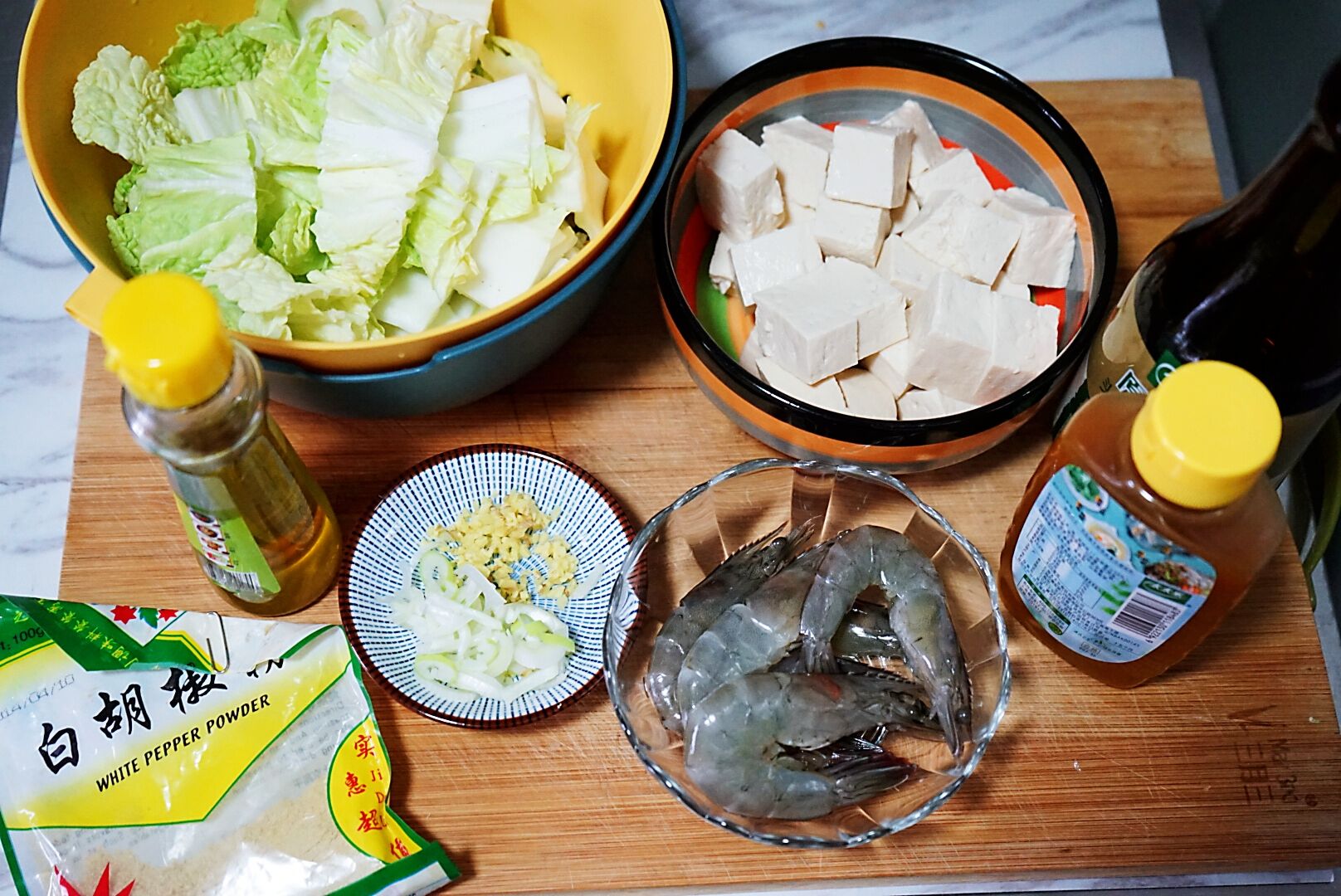 冬季做汤味不鲜，口感寡淡？那是调味汁没用对，这有一招鲜的窍门