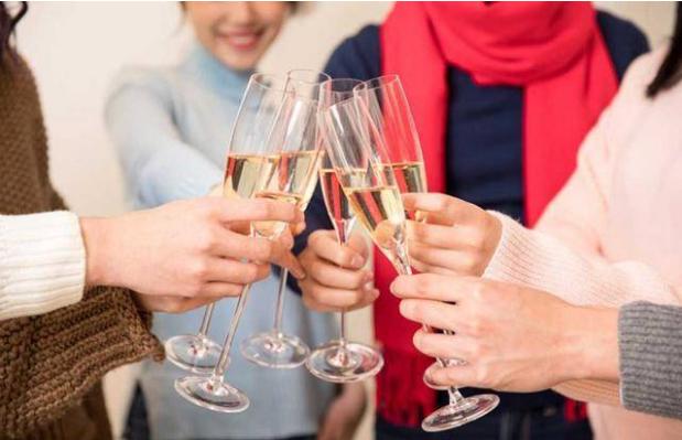 不会喝酒被劝酒要怎么说,酒桌上被劝酒怎么化解