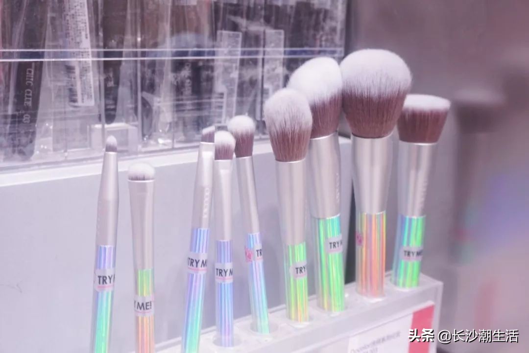 超强彩妆王国登陆长沙！带你一秒变身调色师
