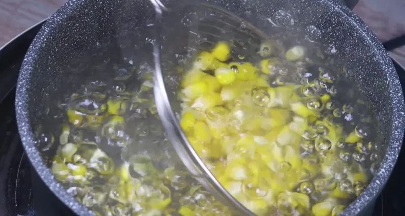 宝宝不吃菜只吃肉怎么解决,宝宝只吃肉和菜不吃米饭可以吗