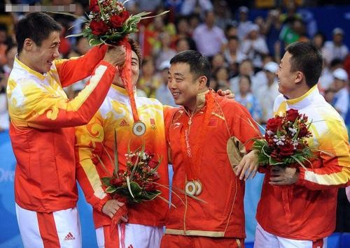 奥运会夺冠震撼瞬间三面国旗,奥运会难忘瞬间