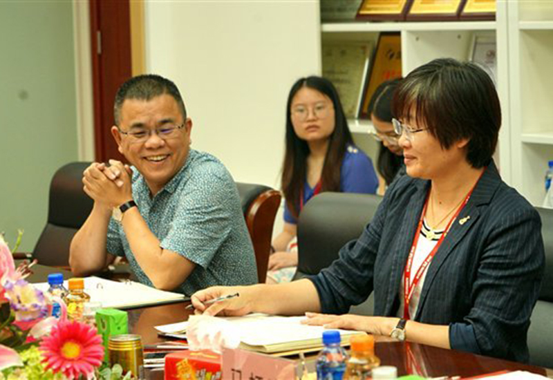 这个广东潮汕小伙,担下即将倒闭的饮料厂,如今做到年入百亿