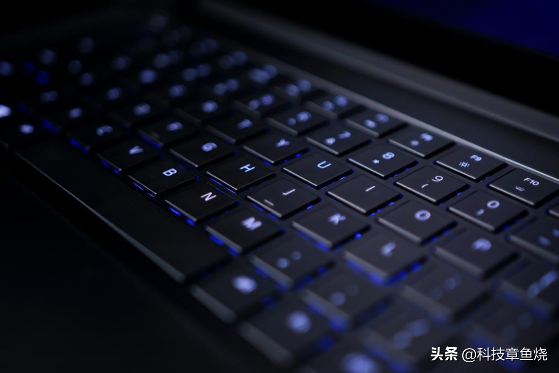 雷蛇razer灵刃15标准版2018,雷蛇灵刃15与macbookair