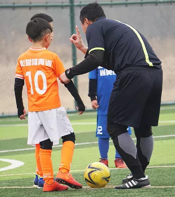 姗姗来迟的比赛,前所未有的共鸣烟台少儿足球嘉年华扬帆起航!