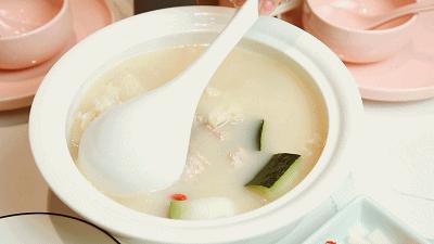 在“卡通乐园”吃“瘦瘦鱼”，一份大过脸盆，居然不到50元