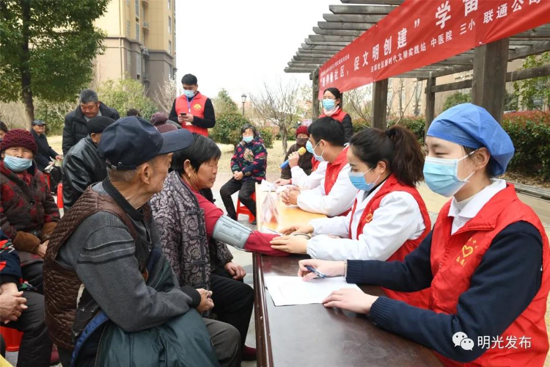 雷锋精神真实图片,雷锋精神特写镜头