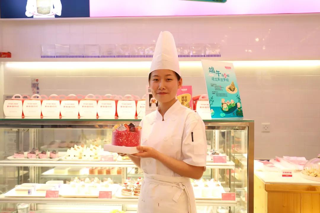 新手小白学做西点要去培训机构吗,想学西点该去什么店里学