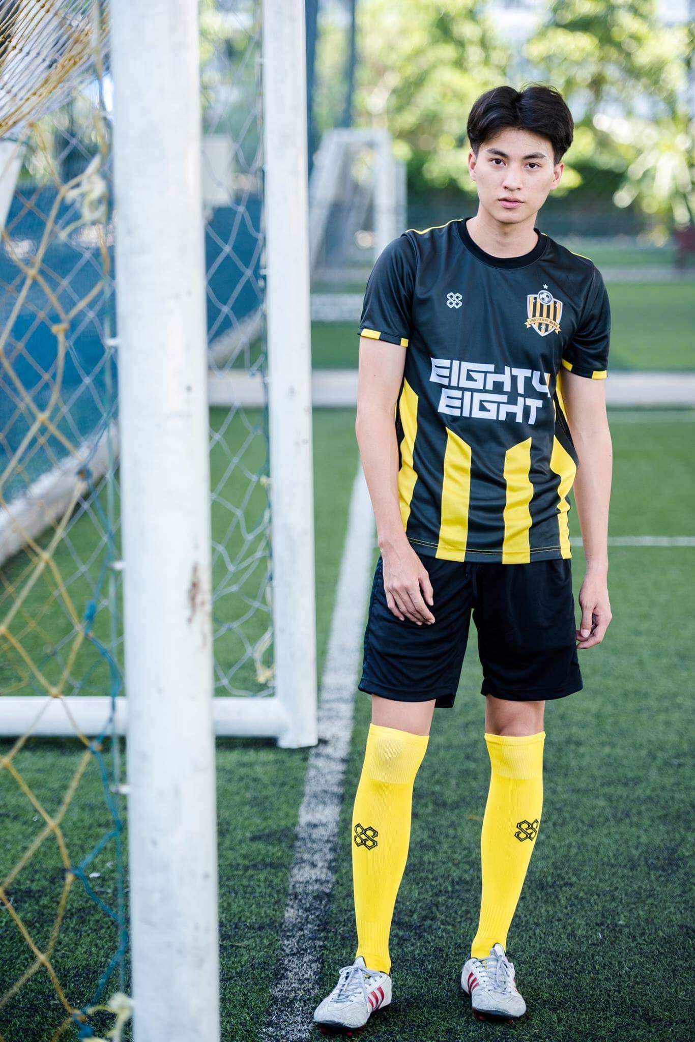 足球少年糕卡娜：热爱足球的他快乐无比