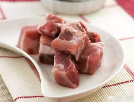 烧排骨加土豆,大厨教你烧排骨