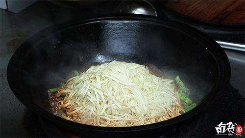 南阳正宗铁锅焖面,南阳焖面哪家最好吃