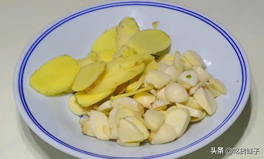 腌黄瓜又简单又好吃的秘诀,腌黄瓜好吃又简单快速的做法