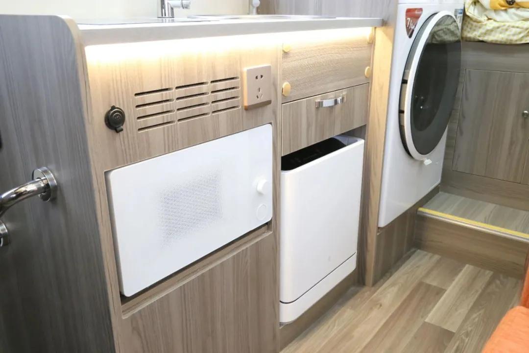 新飞上汽跃进h300旗舰房车多少钱,新飞轻卡房车最新款