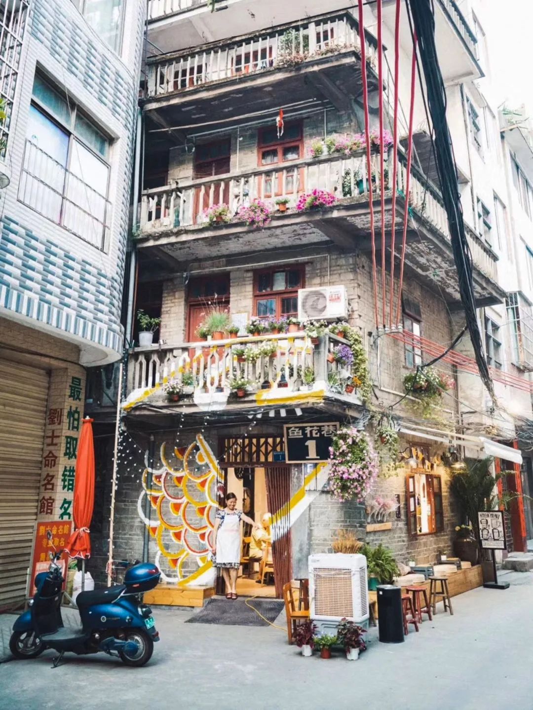 互联网大厂情侣辞职，爆改12㎡房车：不买房也可以很快乐