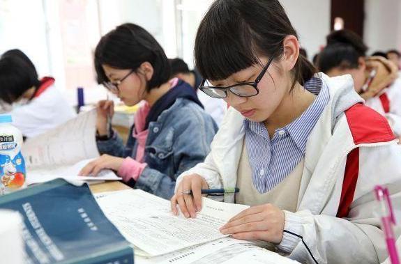 中考落榜的职高生未来的出路如何,中考落榜可以报哪些中专或者职高