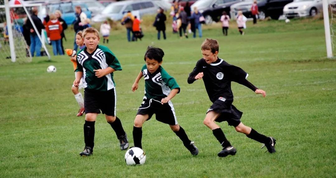 足球打比赛时怎么超常发挥,足球比赛如何克服心理压力