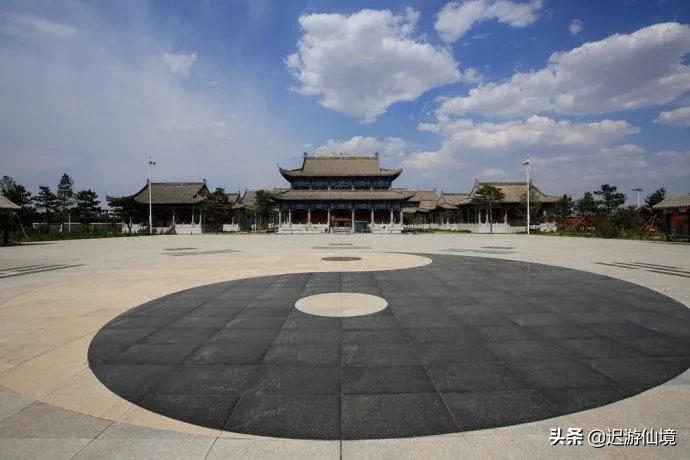 建平二山景美，蒙古王陵国内最大，东北第一道观求医却比旅游火