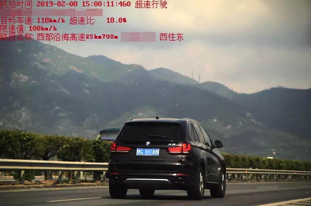 返程高速车流,返程大军挤爆沪渝高速