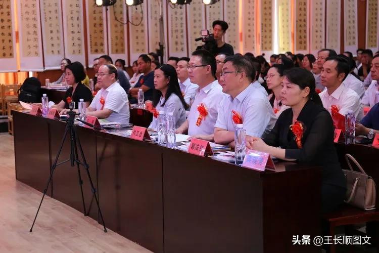 我校举行开学典礼暨教师节表彰会,学校召开教师节庆祝暨表彰大会