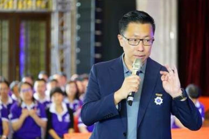 李阳疯狂英语教育的真谛演讲视频,英语教父李阳