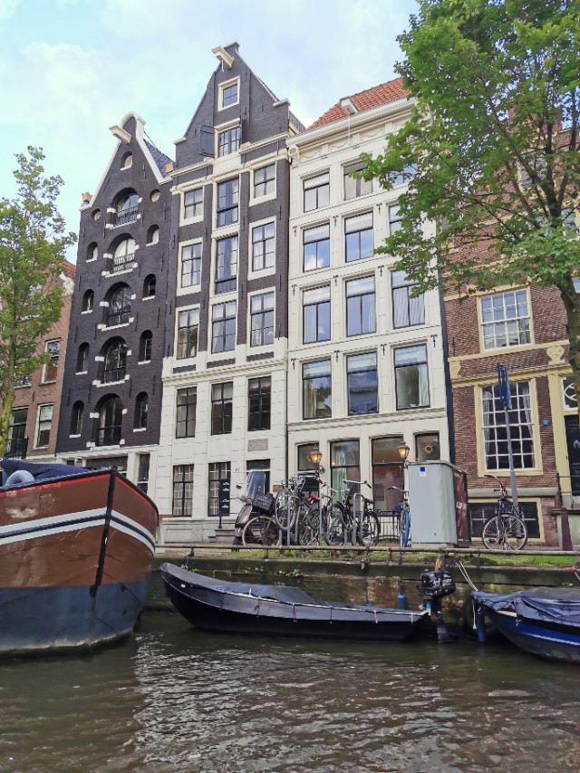 *麻大**味浓的街道，蜂拥的游客—欧洲之旅（五）