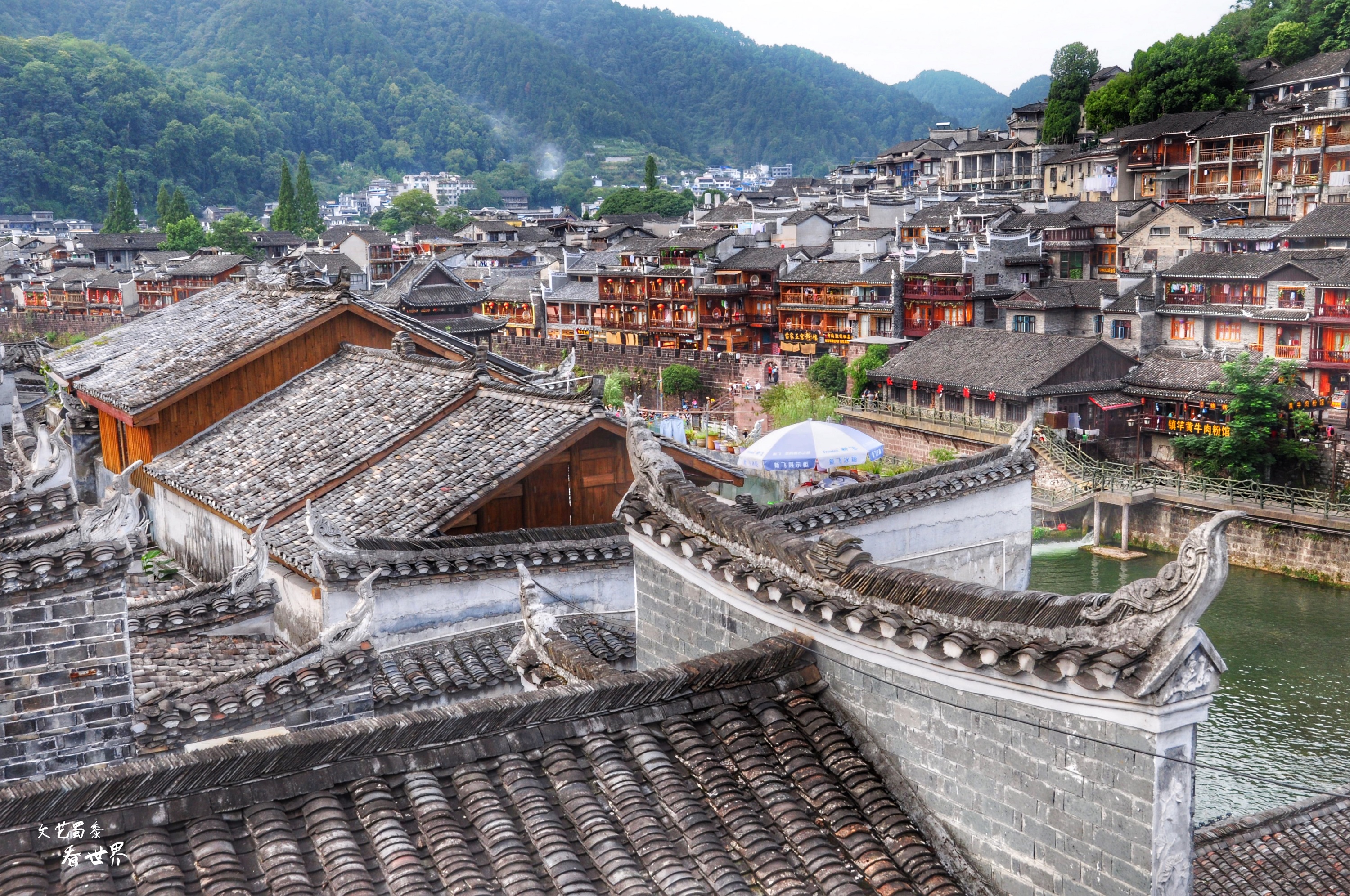 凤凰古城还值得去吗,凤凰古城值得去吗