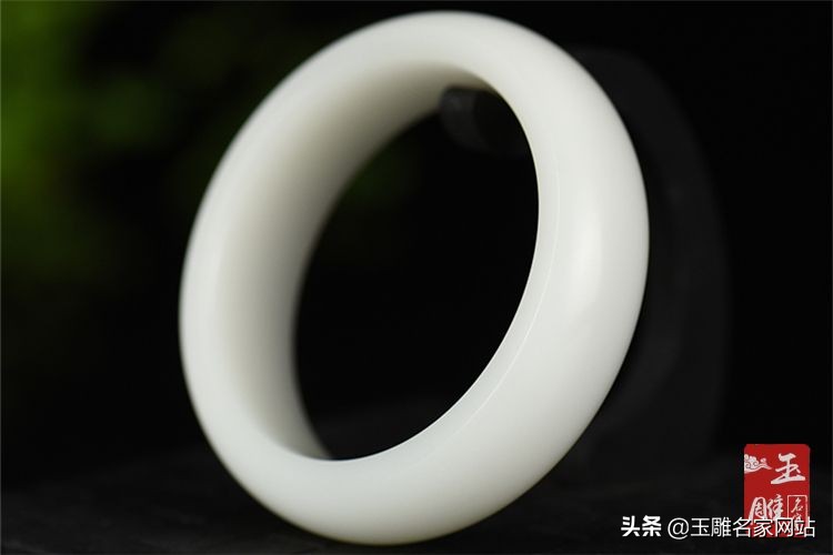 辨别和田玉真假最简单方法,鉴别真假和田玉最简单有效的方法