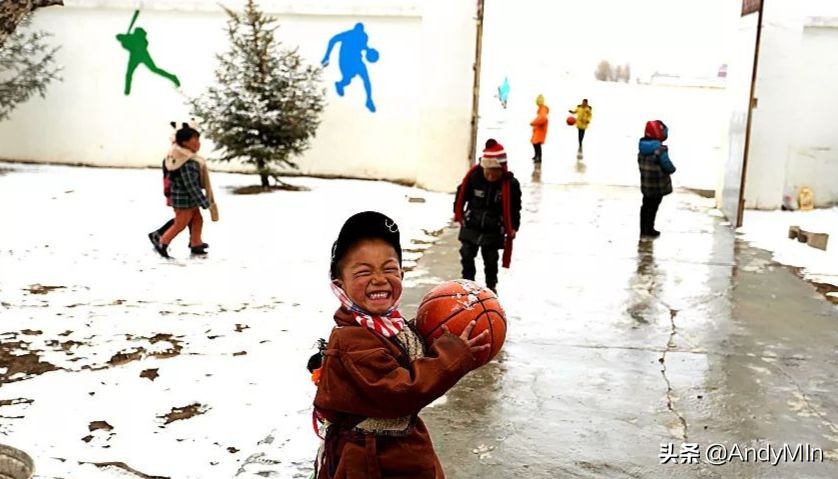 挖10万元1斤的虫草,却买不起一个玩具|高原孩子的残酷童年