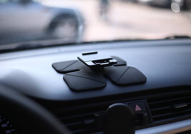 百路达HUD:听歌追剧看小猪佩奇?这才是车载导航的正确打开方式