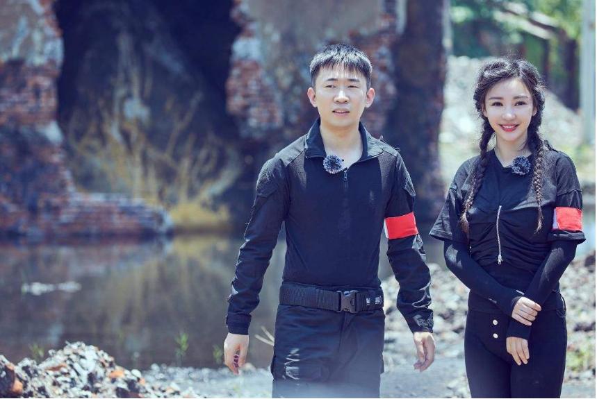 杨迪下跪感谢父母周深表情,青春环游记杨迪跪谢父母是哪期