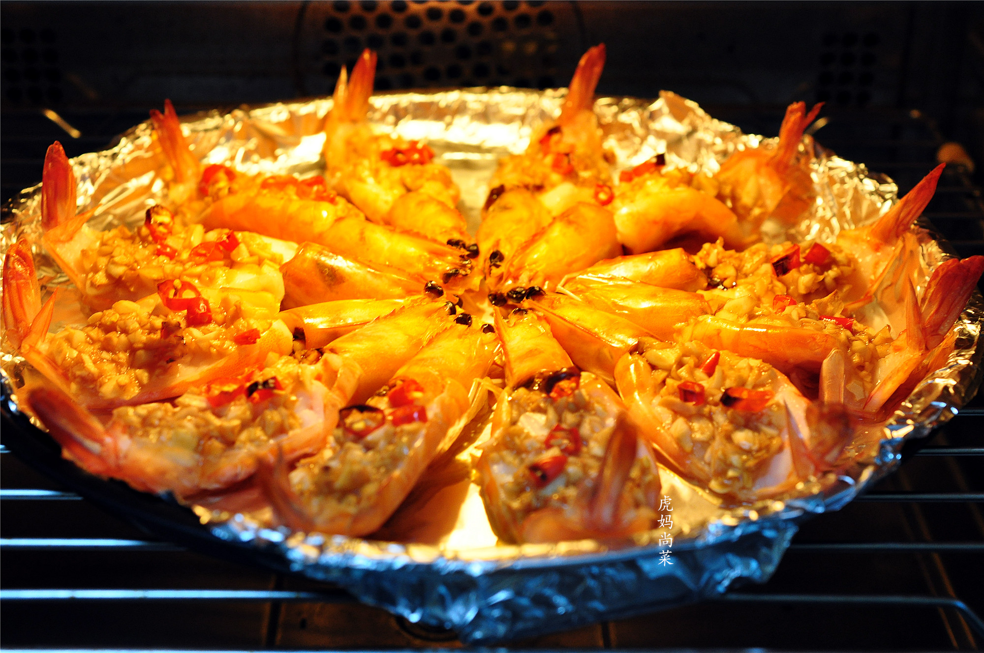 烤箱烤大虾简单的做法教程,无油版烤箱蒜蓉大虾