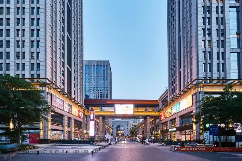 夜太美！这16个抓住“夜经济”红利的mall，已经玩嗨了