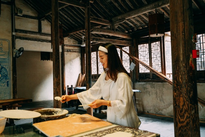 浙江乌镇草木本色染坊解说,乌镇西栅景区草木本色染坊