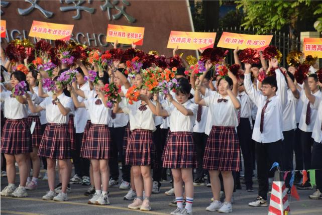 一袭盛兴红，满屏心中爱|贴心服务为盛兴学子保驾护航