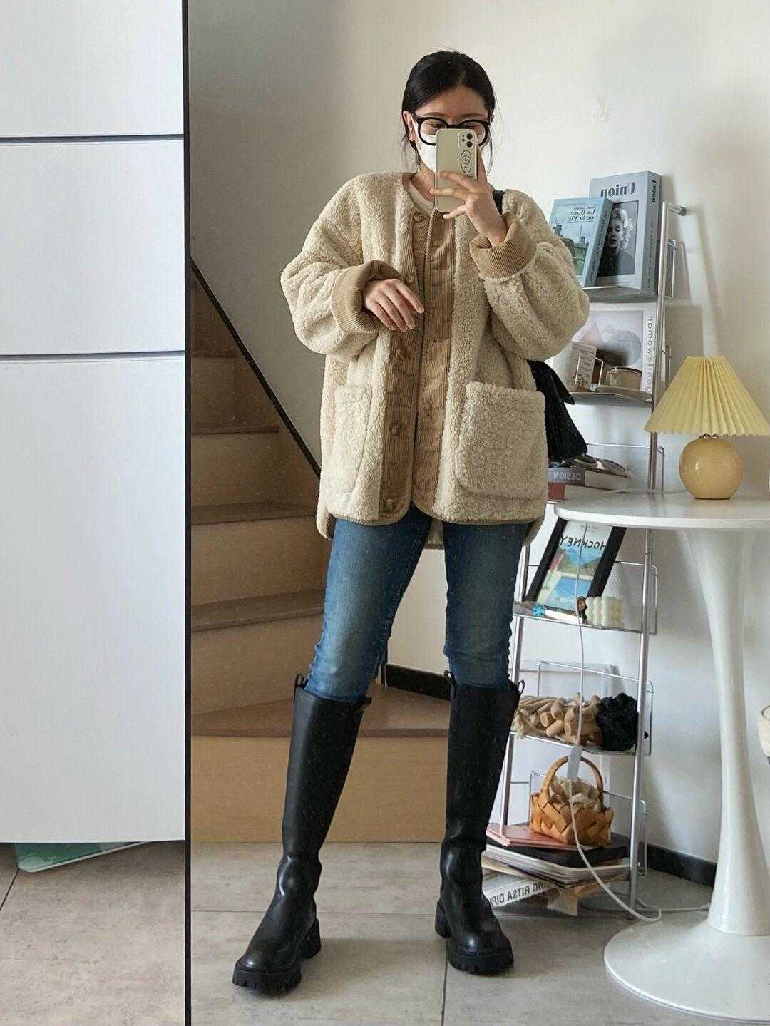 儿童黑色皮夹克搭配蓝色牛仔裤,黑色机车皮夹克搭配什么牛仔裤