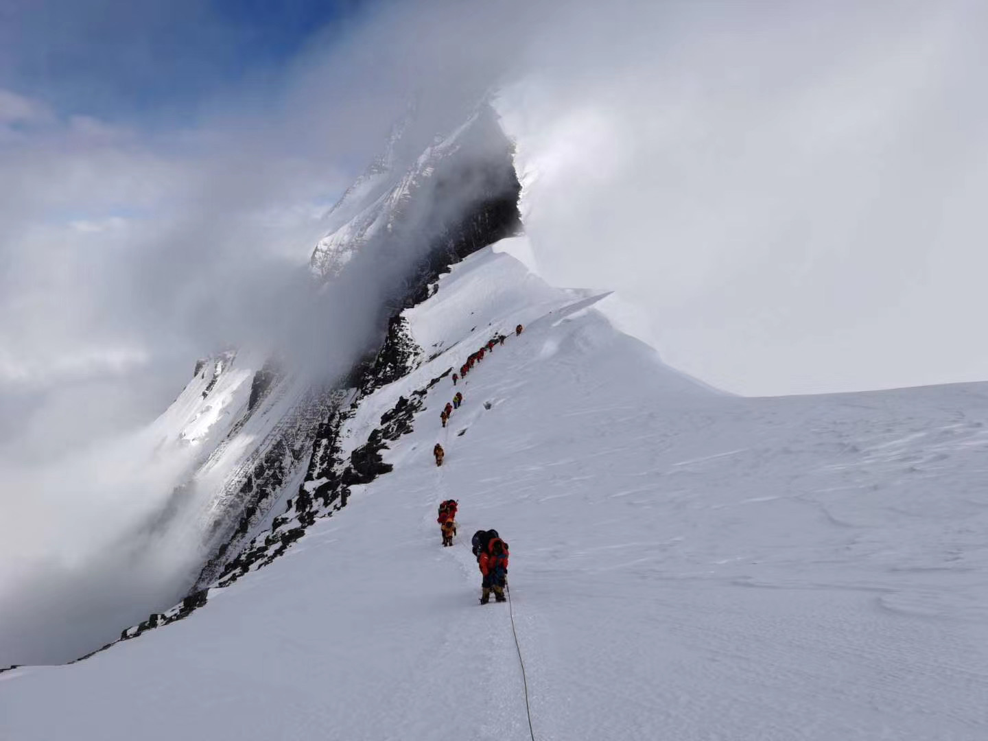 我带着巴塞罗那，登顶了珠峰