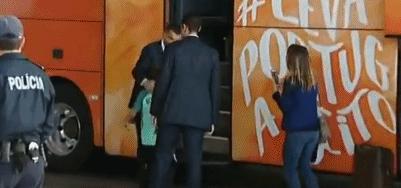 c罗痛哭致敬,c罗的自律已达到让人恐怖的程度