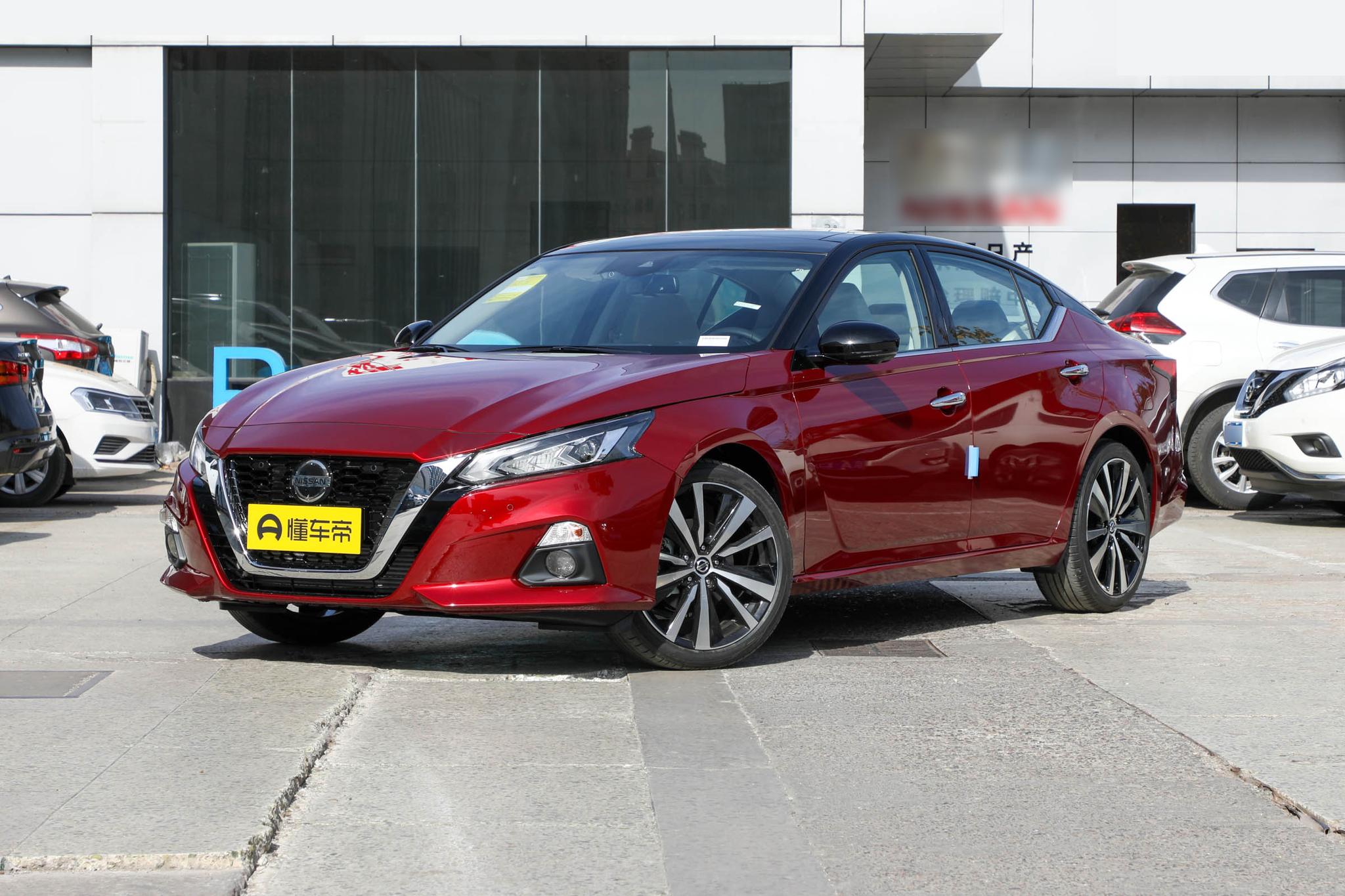 日产天籁内饰加木纹板,日产天籁的车感