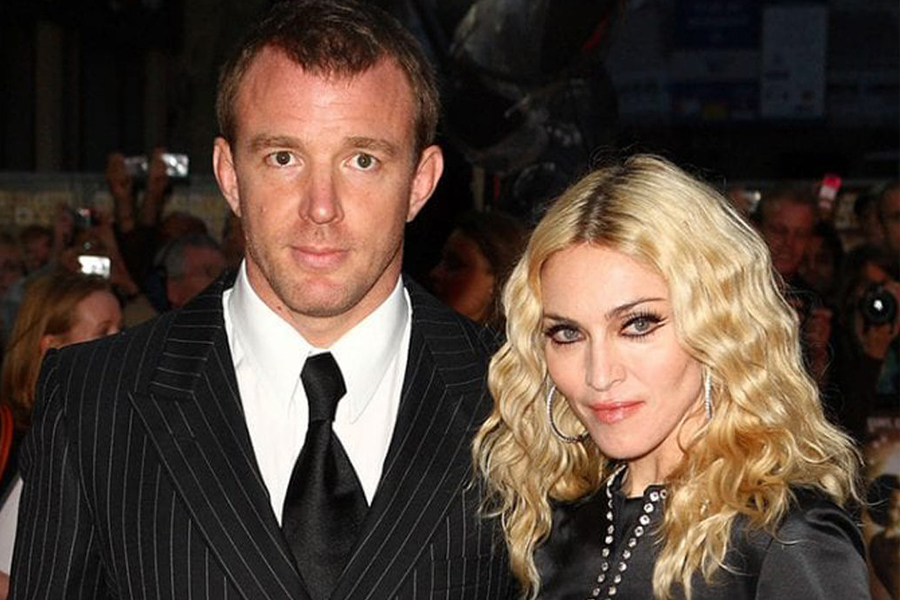 麦当娜与小35岁新男友合照,麦当娜出街视频