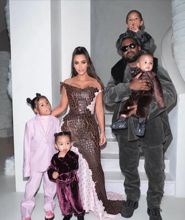 金卡戴珊的九位前任,金卡戴珊的人生经历