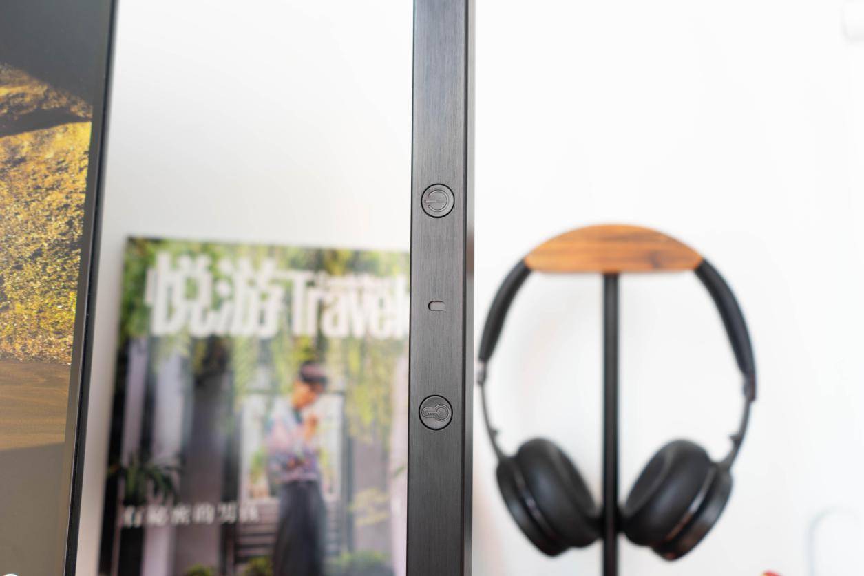 柔光不刺眼,夜间照明更舒适,体验如鱼生活非对称屏幕挂灯