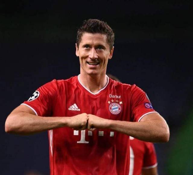 莱万多夫斯基2020-2021进球,莱万多夫斯基在足球里什么排名