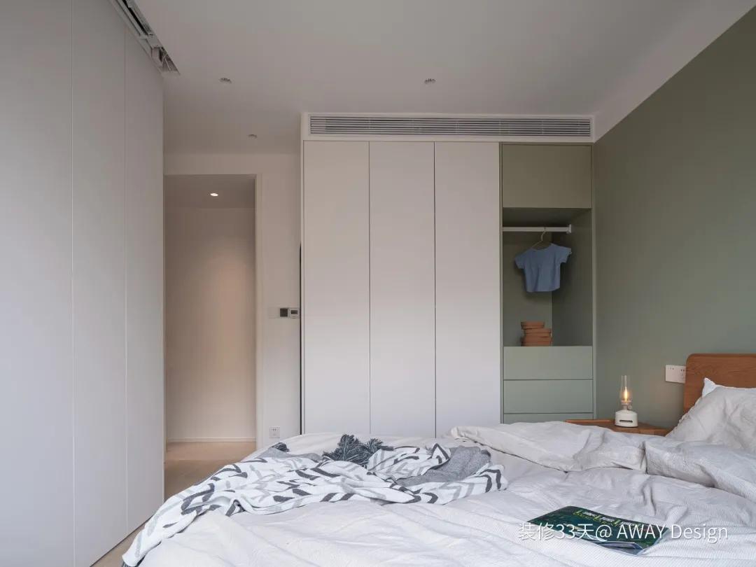 因卧室太小能买一大一小床头柜吗,卧室太小放不下梳妆台