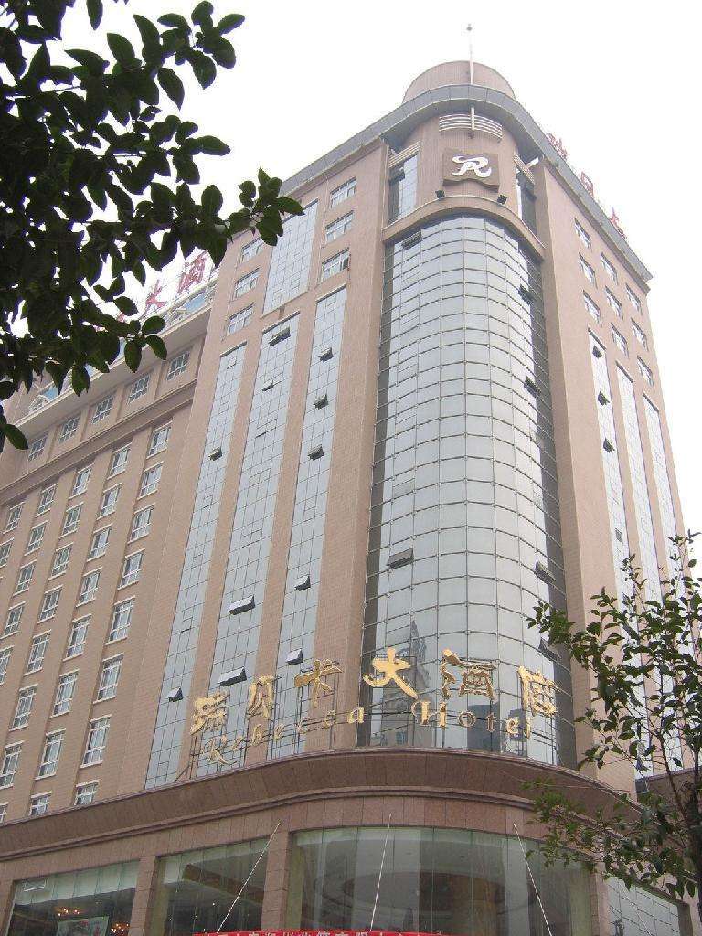 从假冒高富帅到世界首富,从农民到亿万富翁