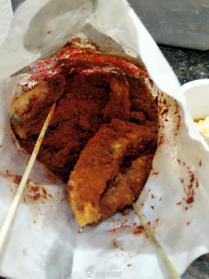 “男友给我买了套防狼泳衣，这怎么穿？”（漫画）